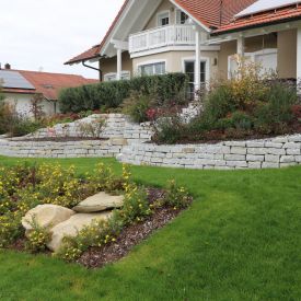 Gartengestaltung-Trockenmauer.JPG